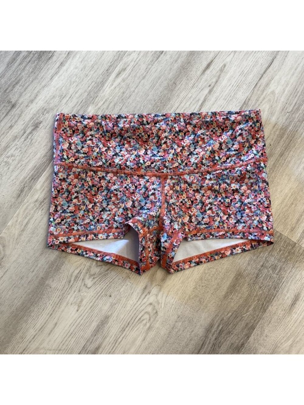 Lululemon Boogie Short Prism Petal Multi Floral Yoga Full-On Luon Booty Shorts 6